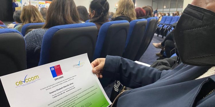 Más de 230 asistentes de educación de colegios municipales de Viña del Mar certifican sus competencias laborales