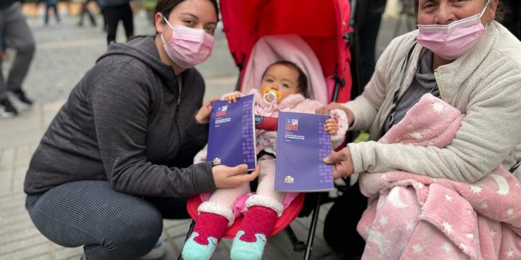 Gobierno entrega detalles de la campaña «Chile Voto Informado» y reparte textos de la propuesta constitucional a la comunidad