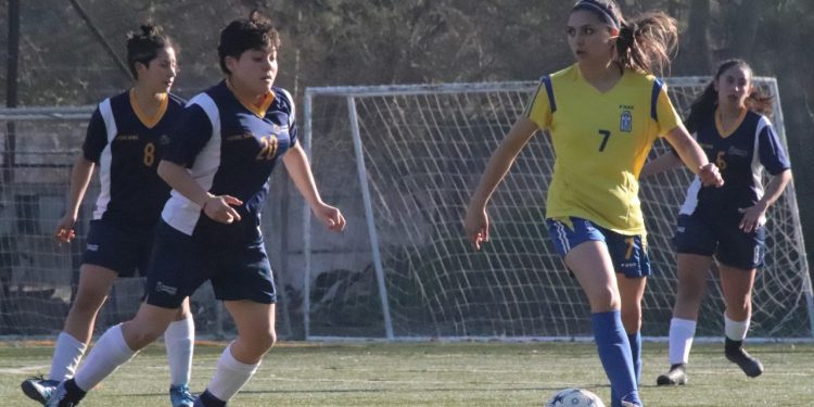 Fútbol mujeres de la UPLA se ilusiona con clasificar al Fenaude Nacional tras clave victoria