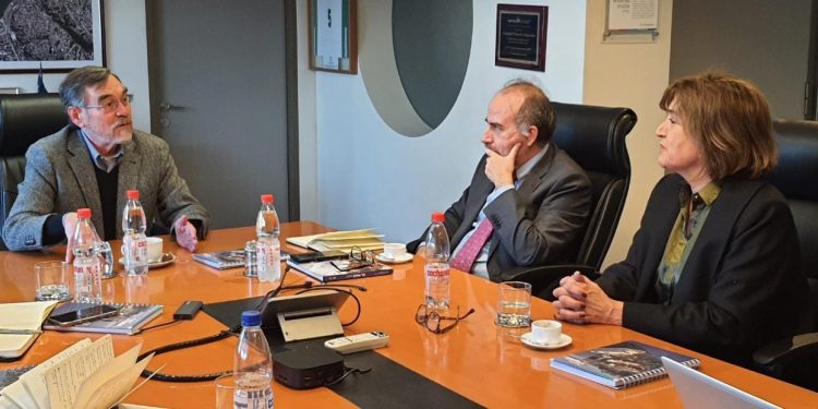 Presidentes de Puerto Valparaíso y EFE establecen agenda común para potenciar cadena logística