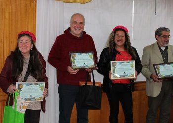 Comunidad de Playa Ancha distinguió a docente UPLA por su aporte a la educación patrimonial