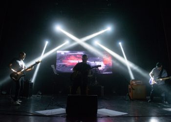 Ocho Bolas se presenta junto a destacado artista del mapping en Espacio Warhola