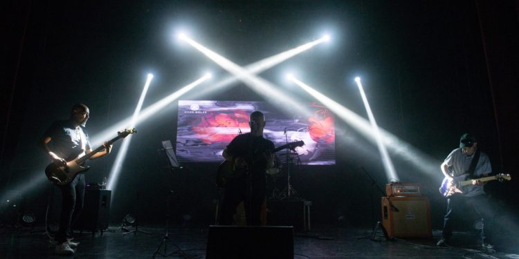 Ocho Bolas se presenta junto a destacado artista del mapping en Espacio Warhola