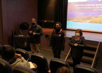 Autoridades de Gobierno informan a colegios y liceos de Quintero sobre funcionamiento de nueva red de sensores para monitoreo de olores