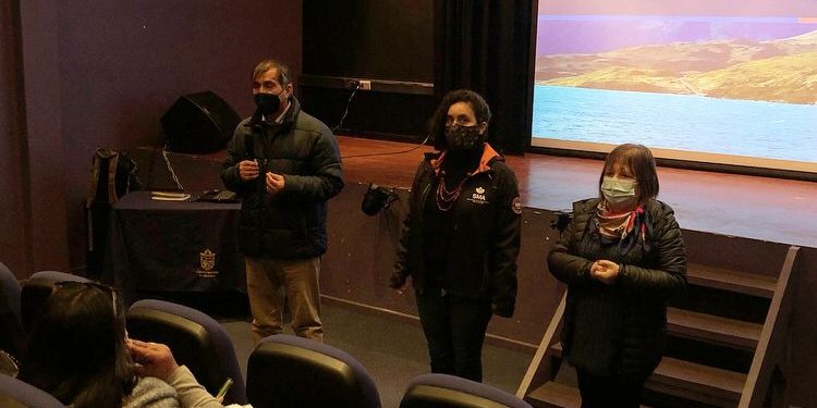 Autoridades de Gobierno informan a colegios y liceos de Quintero sobre funcionamiento de nueva red de sensores para monitoreo de olores