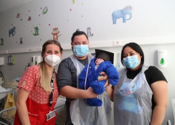 Después de cien días dan de alta a bebé prematuro que llegó a pesar 370 gramos en el Hospital Carlos van Buren