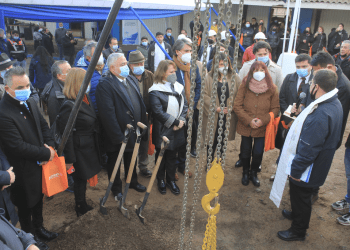 Colocan primera piedra en construcción del primer Centro Tecnológico del CFT-PUCV con sede en Cabildo