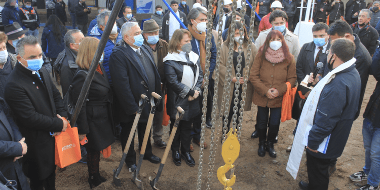 Colocan primera piedra en construcción del primer Centro Tecnológico del CFT-PUCV con sede en Cabildo