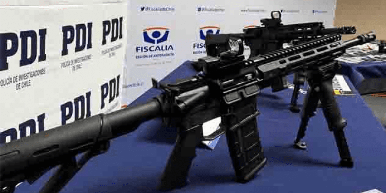 Antofagasta: descubren tráfico de cargamento de armas de guerra en el aeropuerto proveniente de EE.UU.