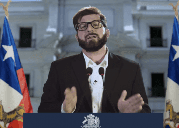 Otra vez lo hizo Kramer: personifica al Presidente Boric y a la ministra Siches para promocionar su próximo «show»