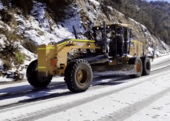 Gobierno mantendrá cerrada la cuesta La Dormida hasta mañana por presencia de nieve y hielo