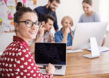 Chilenos ante el futuro laboral: El 82 % de los trabajadores se siente optimista en su puesto de trabajo