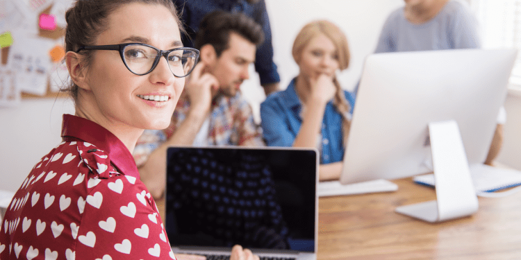 Chilenos ante el futuro laboral: El 82 % de los trabajadores se siente optimista en su puesto de trabajo