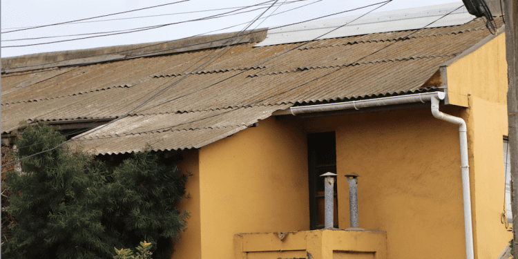 Oficina de Vivienda reitera llamado a postular a proyecto para cambio de techumbres