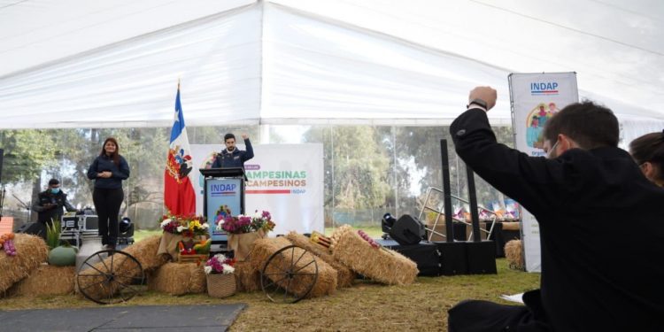 Presidente Boric encabeza acto de conmemoración del Día de los Campesinos: comprometen trabajo para pequeños agricultores