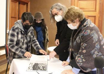 En el Museo Universitario del Grabado de la UPLA lanzan libro de diez ejemplares únicos