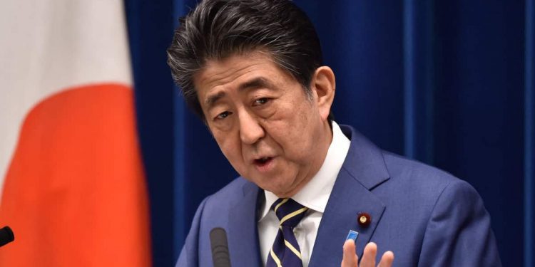 Último minuto / Publican video del momento del disparo que hirió gravemente al exprimer ministro nipón Shinzo Abe