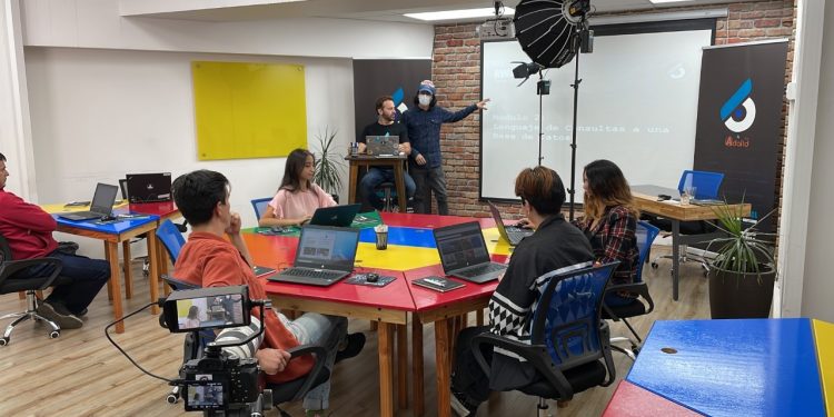 Corfo extiende el plazo de postulación para cursos del programa «Potencia tu Talento»: contempla 1.500 becas