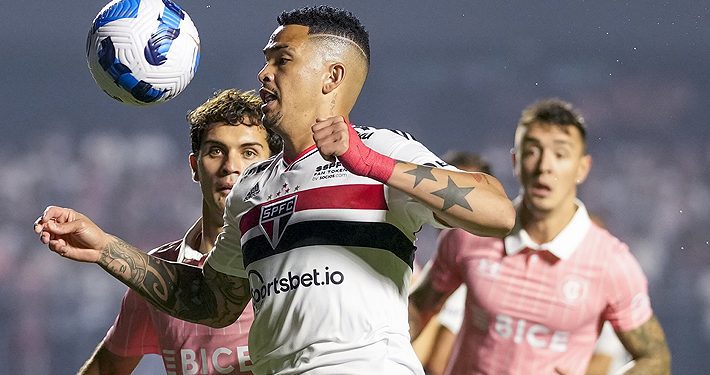 El fútbol chileno da pena en la Sudamericana: UC cae inapelablemente contra Sao Paulo en Brasil