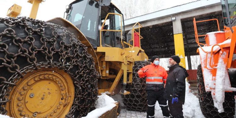 Ministro de Obras Públicas destina nuevos equipos y maquinaría para el despeje de nieve y traslado de personas en Paso Los Libertadores
