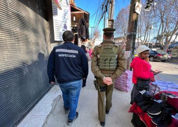 Municipio de Quilpué y Carabineros socializan en terreno nueva ordenanza que regula el comercio ambulante