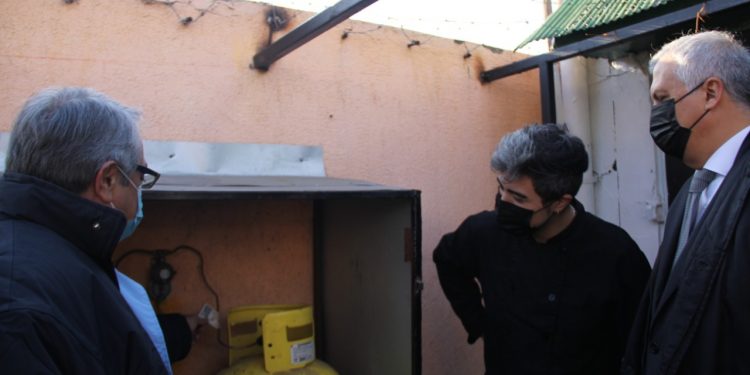 Autoridades llegan hasta Playa Ancha para supervisar instalaciones de gas licuado