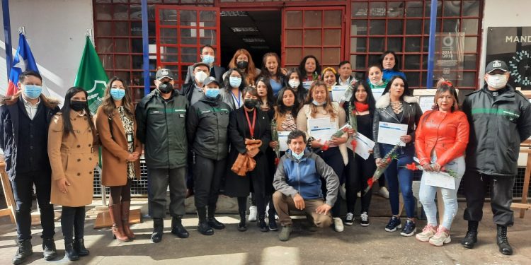 Internas se certifican como maestras mueblistas: programa se desarrolló en diversas unidades penales de la región