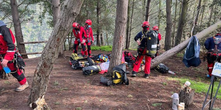 Valparaíso: hallan sin vida a cadete naval extranjero que cayó a barranco en sector Salto del Agua en Placilla