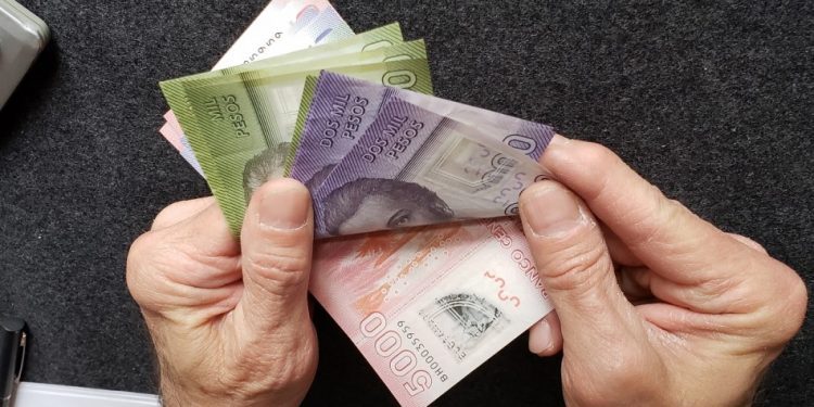 Senador Lagos Weber solicita incorporar a pensionados por reparación y exonerados como beneficiarios del Bono Invierno