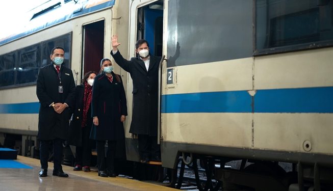 Presidente Boric reitera su posición de crear nuevas rutas ferroviarias : «La más emblemática es la de Santiago-Valparaíso»