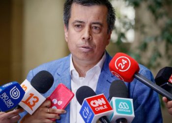 Diputado Celis por eventual reapertura al turismo de Rapanui: «Se debe fiscalizar fuertemente el cumplimiento de los protocolos sanitarios»