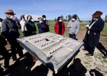 Ministra de las Culturas e investigador brasileño Célio Turino visitan sitio de memoria en Puchuncaví