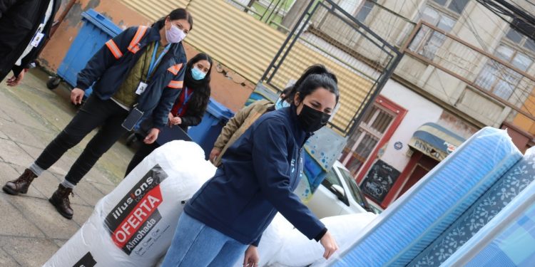 Delegada presidencial y seremi de Desarrollo Social abren albergue de emergencia en Valparaíso