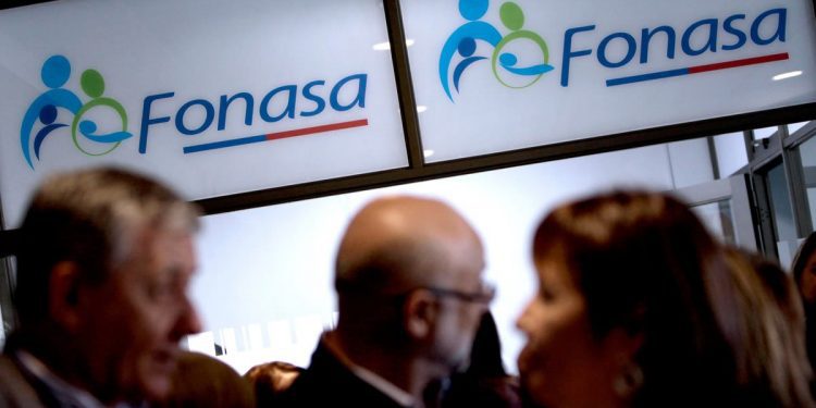 Presidente anuncia el fin del copago institucional de beneficiarios de Fonasa