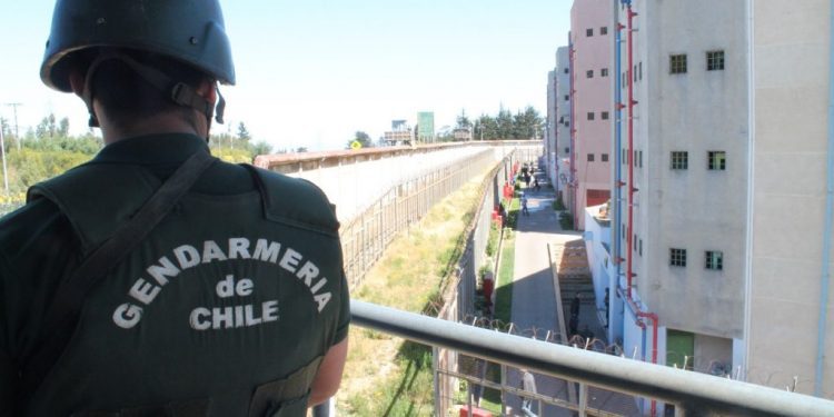 Gendarme frustra intento de fuga desde centro de salud en Valparaíso