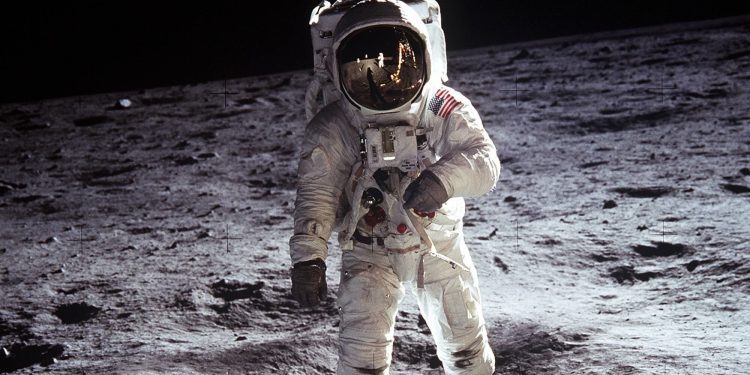 Investigadores chilenos dan cuenta de próximos avances y desarrollos humanos en la Luna