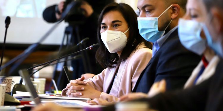 Fracasa acusación contra ministra Izkia Siches: Cámara aprueba «cuestión previa» y queda sin efecto