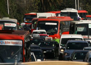 Microbuseros y eventual servicio gratis de transporte durante el Plebiscito: «No estamos disponibles, menos en un día que legalmente nos corresponde descanso»