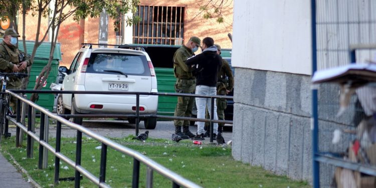 Municipio y Carabineros realizaron operativo en barrio poniente de Viña del Mar