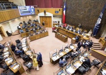 Reforma que rebaja el quórum para modificar la Constitución pasa a segundo trámite