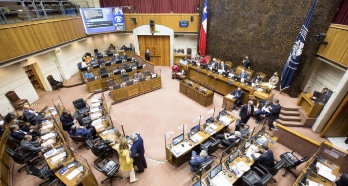 Reforma que rebaja el quórum para modificar la Constitución pasa a segundo trámite