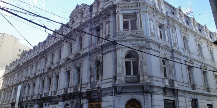 Bienes Nacionales, Obras Públicas y Cultura comienzan mesas de trabajo para recuperar emblemáticos inmuebles de Valparaíso