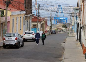 Cinco nuevas calles serán asfaltadas en Valparaíso en conjunto a diversas comunidades y comités de pavimentación