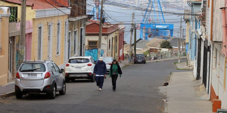 Cinco nuevas calles serán asfaltadas en Valparaíso en conjunto a diversas comunidades y comités de pavimentación