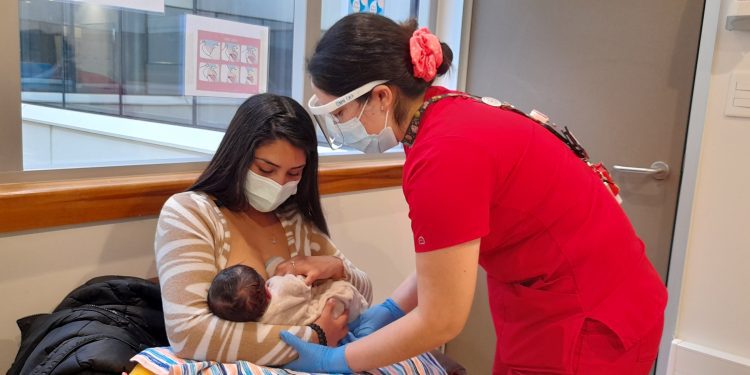 Único en el país: Hospital Gustavo Fricke presenta Clínica de Lactancia y lactarios móviles