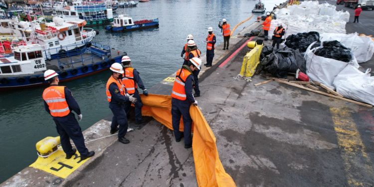 Comando de la Primera Zona Naval simulará derrame de combustible en la bahía de Valparaíso