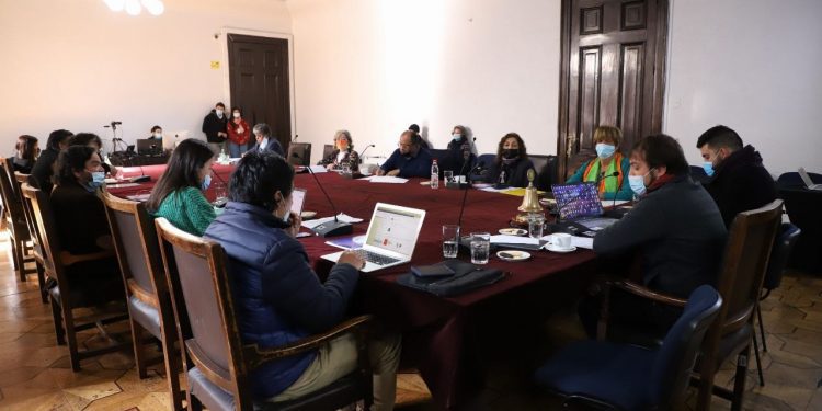 Concejo Municipal porteño aprobó modificar ordenanza que otorga patentes provisorias en apoyo al comercio local