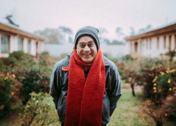 Para los adultos mayores enfermarse en invierno puede ser grave: médicos coinciden en que la vacunación es clave