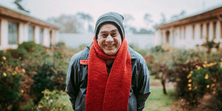 Para los adultos mayores enfermarse en invierno puede ser grave: médicos coinciden en que la vacunación es clave