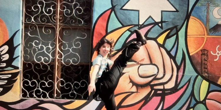 Llega el «Mambo del Apruebo»: reconocido cantautor Tito Escárate entrega esta versión musical festiva, juvenil y bailable